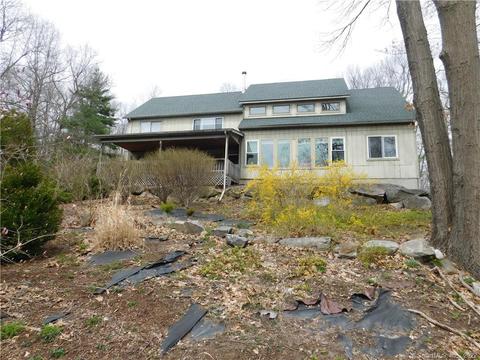 27 Vidich Ln, Naugatuck, CT 06770