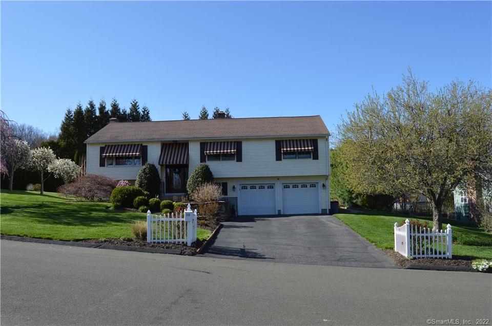 10 Dempsey Ct, Ansonia, CT 06401 1 photo MLS 170484226 Movoto