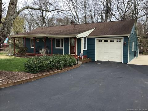 44 Otis St, Killingly, CT 06241 photo 1