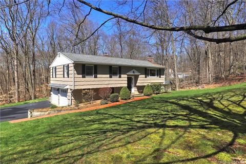 50 Maplewood Dr, Monroe, CT 06468 photo 1