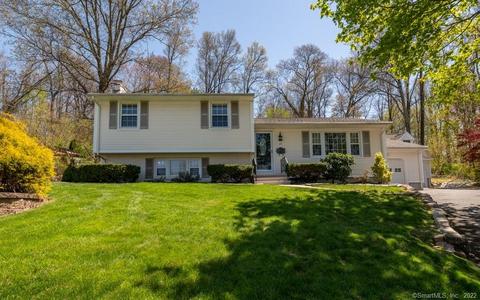 48 Surrey Dr, Wallingford, CT 06492 photo 1