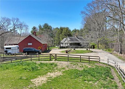 374 Mason Hill Rd, Killingly, CT 06241 photo 1