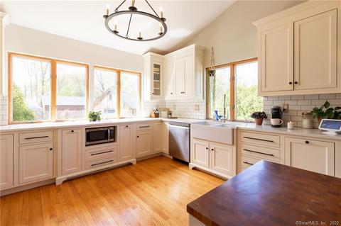 76 Kent Ave, Suffield, CT 06078 photo 1