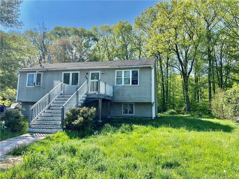 246 Roanoak Ave, Willimantic, CT 06226 photo 1