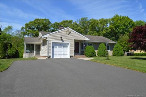 86 Suffield St, Windsor Locks, CT 06096 photo 1