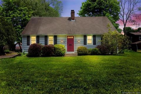 10 Pearl St, Clinton, CT 06413 photo 1