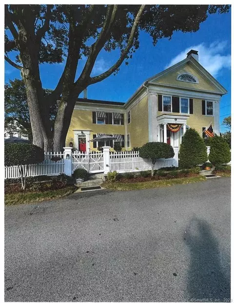 5 Stanton Pl, Stonington, CT 06378