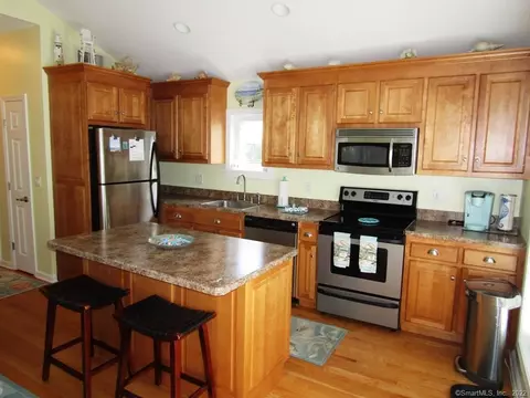 32 Portland Ave #2, Old Lyme, CT 06371