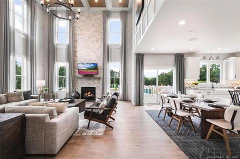 41 Enclave Dr #21, Trumbull, CT 06611