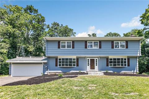 205 W Woods Rd, Hamden, CT 06518