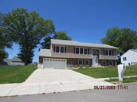 10 Pear Tree Dr, Naugatuck, CT 06770