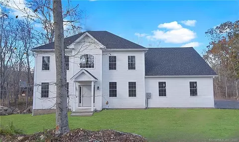8 Daniel St, East Hampton, CT 06424