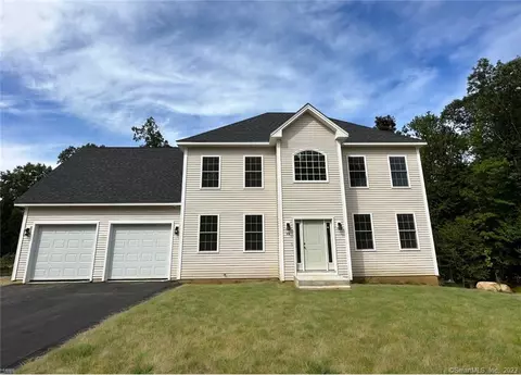 16 Daniel St, East Hampton, CT 06424