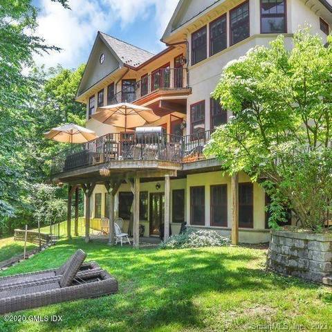 211 Orchard St, Greenwich, CT 06830
