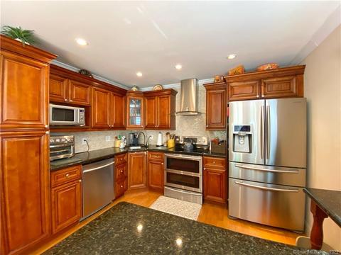 1 Teakettle Pl, Norwalk, CT 06850 photo 1
