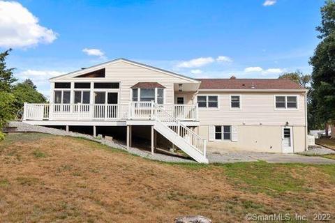 13 Faulkner Dr, Quaker Hill, CT 06375