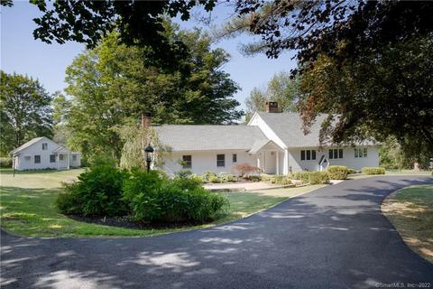 164 Interlaken Rd, Lakeville, CT 06039