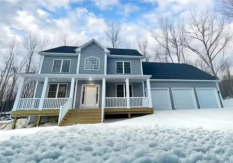 14 Daniel St, East Hampton, CT 06424