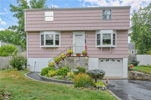 4 Teakettle Pl, Norwalk, CT 06850 photo 1