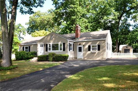 12 Jackson St, Windsor Locks, CT 06096 photo 1