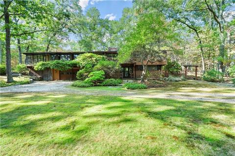 30 Moriarity Dr, Wilton, CT 06897