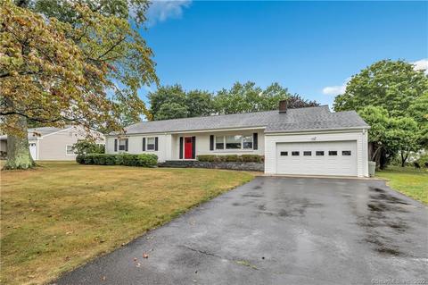 13 Carafa Ter, North Haven, CT 06473