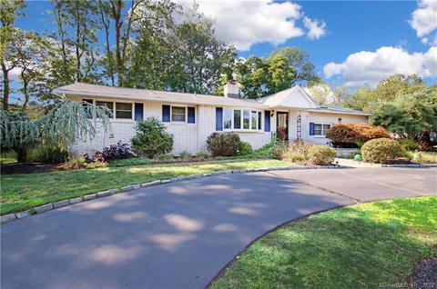 22 Valley Brook Ln, North Haven, CT 06473