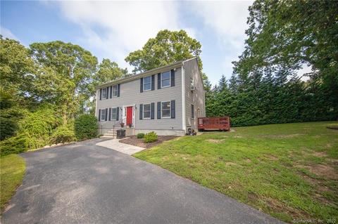 3 Oakridge Dr, Ledyard, CT 06335 photo 1