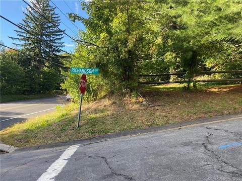 3 Richardson Dr # a, Middlebury, CT 06762