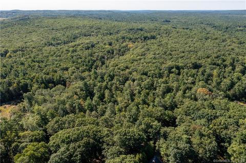 5 English Neighborhood Rd # a, Woodstock, CT 06281