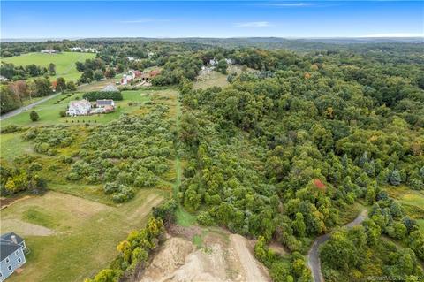 37 Hundred Acres Rd, Newtown, CT 06470