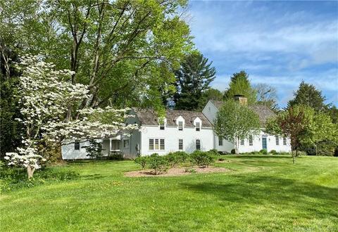 63 Judson Ave, Woodbury, CT 06798