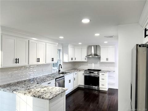 111 Mohawk Ln, Wethersfield, CT 06109 photo 1