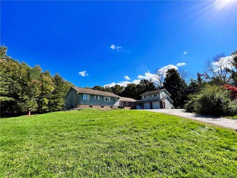 29 Malavenda Ln, Norwich, CT 06360