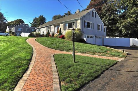 300 Juniper Dr, Orange, CT 06477 photo 1