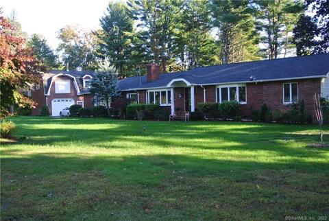 77 Woodfield Rd, Woodbridge, CT 06525