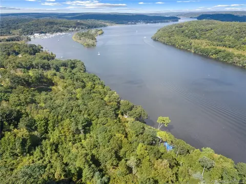 5 Merriwold Ln, Deep River, CT 06417