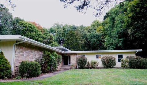 31 Brookwood Dr, Woodbridge, CT 06525
