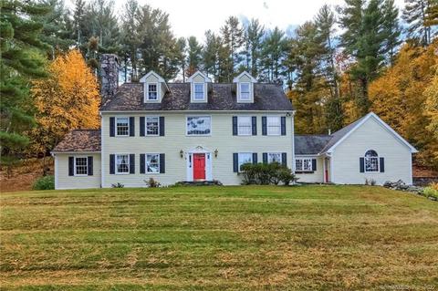 38 Steeple View Ln, Woodbury, CT 06798