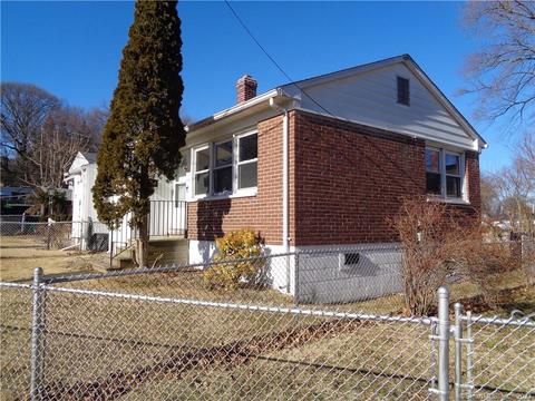 24 Underwood Ct, Stratford, CT 06614