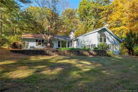 104 W Avon Rd, Avon, CT 06001