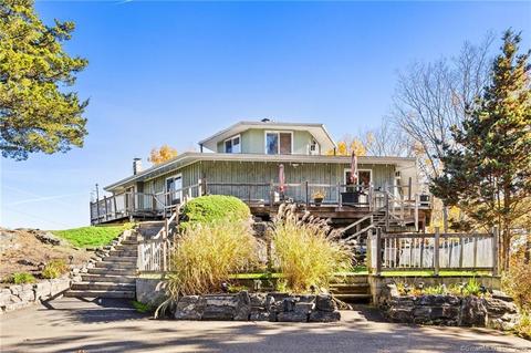15 Hickory Hill Rd, Branford, CT 06405