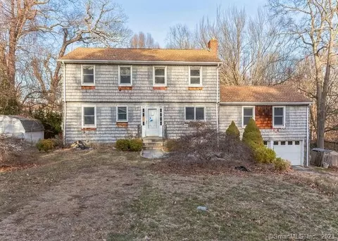 12 Crossland Pl, Norwalk, CT 06851