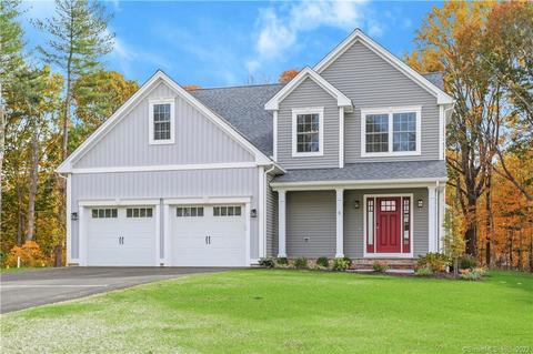 3 Moorefield Farms Rd, Trumbull, CT 06611