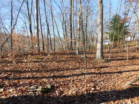 16 Blueberry Ln, New Milford, CT 06784