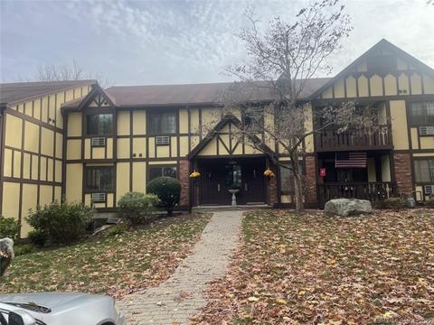 25 Roxbury Ln #25, Bridgeport, CT 06606
