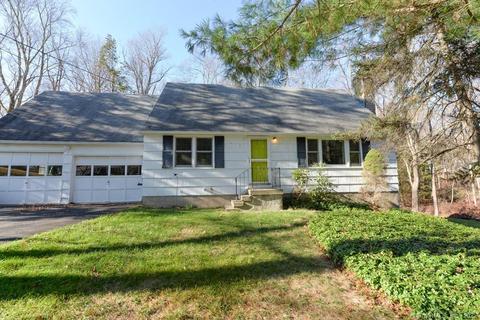 7 Skidmore Ln, Newtown, CT 06482