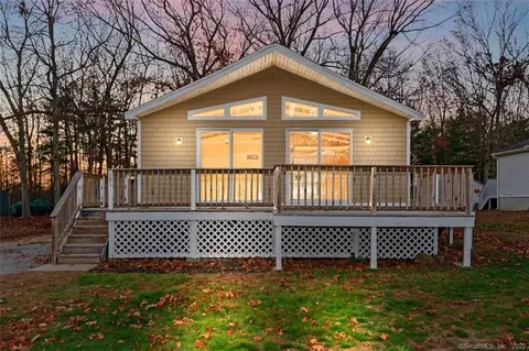 101 Colonial Rd, Plainfield, CT 06374 photo 1