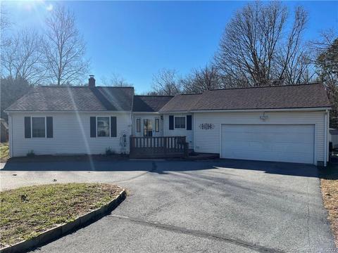 151 Pickett Rd, Plainfield, CT 06374 photo 1