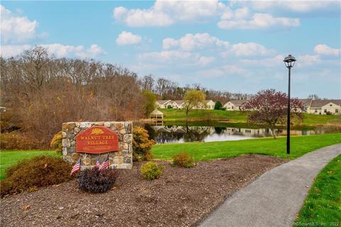 80 Saint George Pl, Sandy Hook, CT 06482 photo 1